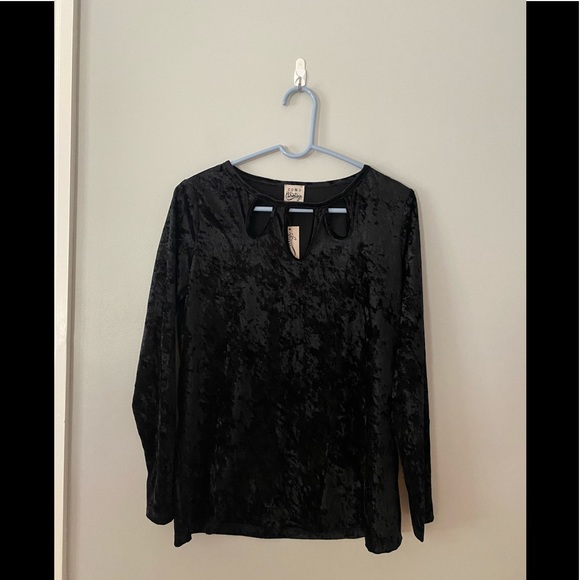 5 for $25 Como Vintage Black Velvet Keyhole Top - Picture 2 of 5